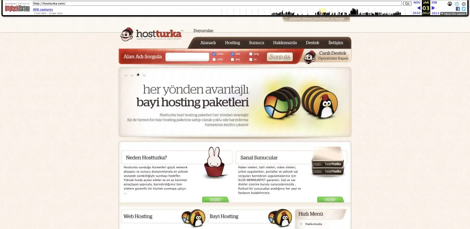 2012 HostTurka ana sayfası: fesli logo, kahverengi menü ve kırmızı domain arama alanı